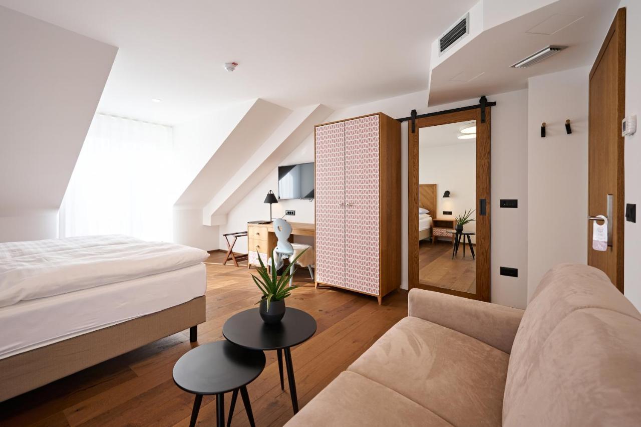 Hisa Ancka, Sencur - 3 Min To The Airport Hotel Luaran gambar